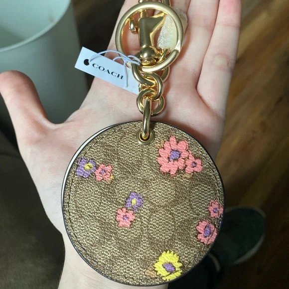 希少✨COACH Bag Charm Keychain Signature NWT Coach Signature C Bag Charm Key Fob Keychain Silver